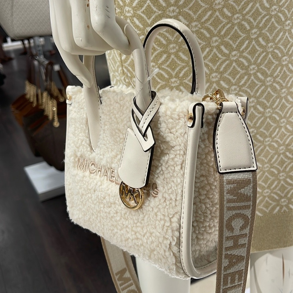 Michael Kors Mirella Extra-Small Sherpa XS SHOPPER XBODY
SHEARLING Crossbody - Picture 8 of 16